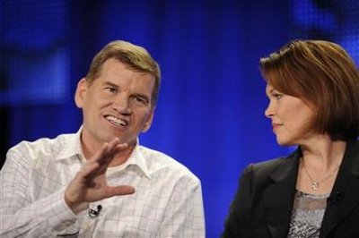 Ted Haggard (L) & wife, Gayle, answer questions. (Photo by Phil McCarten/Reuters)